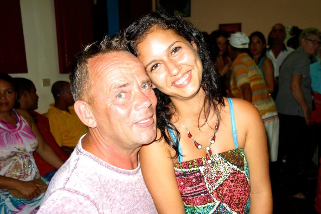 Groovy Planet: Reiseblogger Wolfgang Käseler mit kubanischer Freundin Milagro