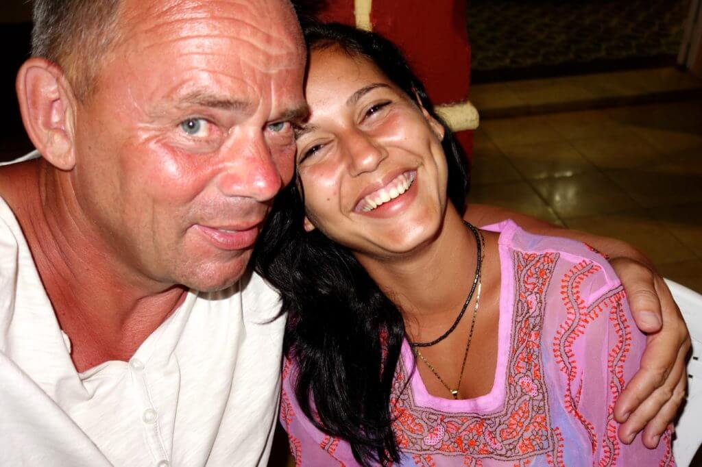 Reiseblog Groovy Planet: Reiseblogger Wolfgang Käseler mit kubanischer Freundin Milagro