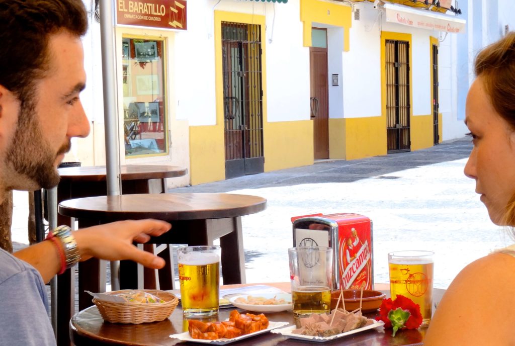 Vor der Tapasbar Tabanco Plateros