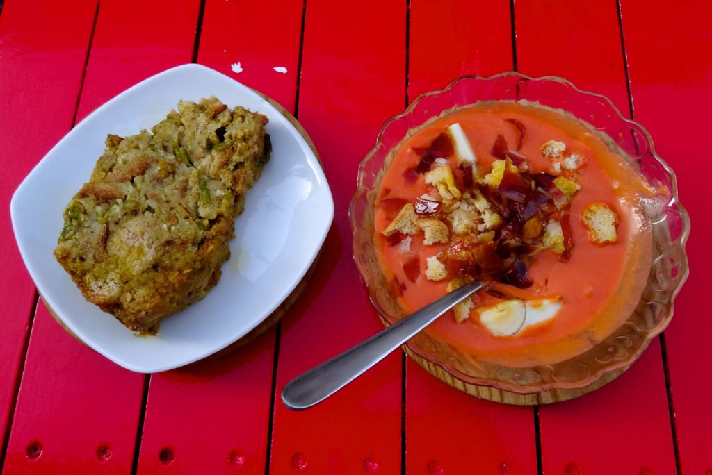 Arcos de la Frontera. Abajo und Salmorejo cordobés in der Taberna Jóvenes Flamencos