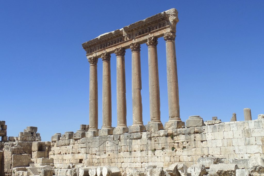 Baalbek, Libanon. Sechs Säulen, das Überbleibsel vom Jupitertempel.