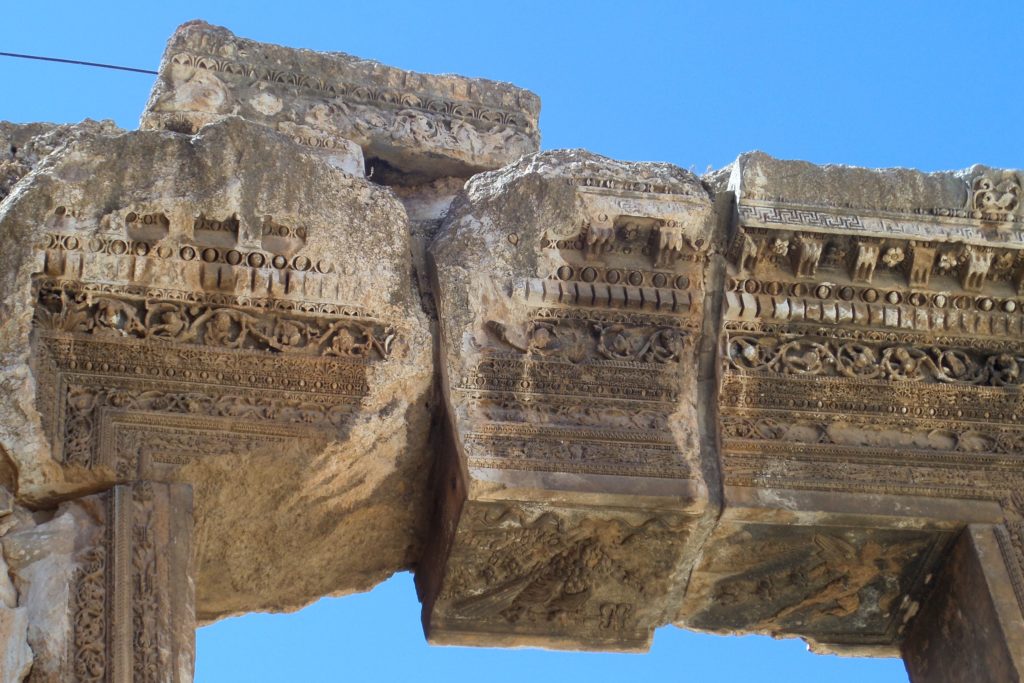 Baalbek, Libanon. Gewaltige steinerne Überreste in der Tempelanlage.
