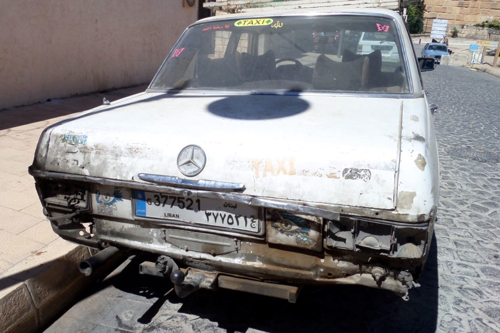 Baalbek, Libanon. Mercedes-Taxi.