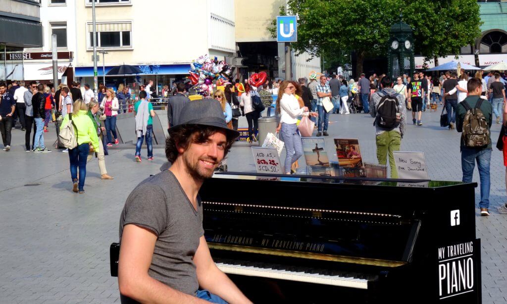 My Traveling Piano. Joe Löhrmann am Kröpcke in Hannover.