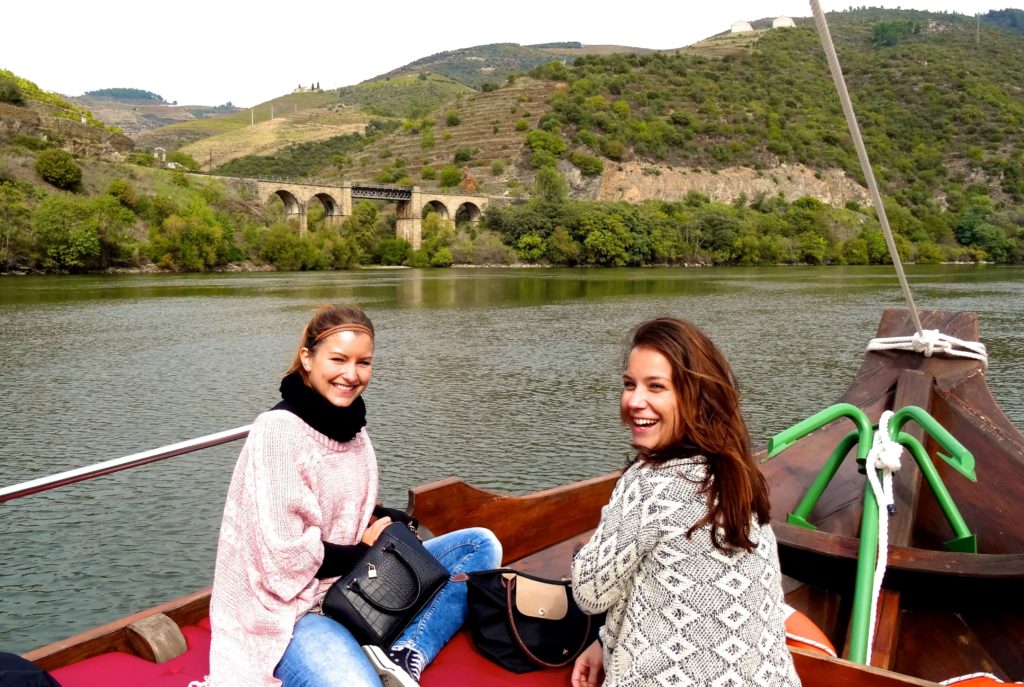 Fahrt durchs Douro-Tal: Sandra und Julia 