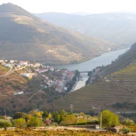 Douro-Tal. Blick von oben auf Pinhão.