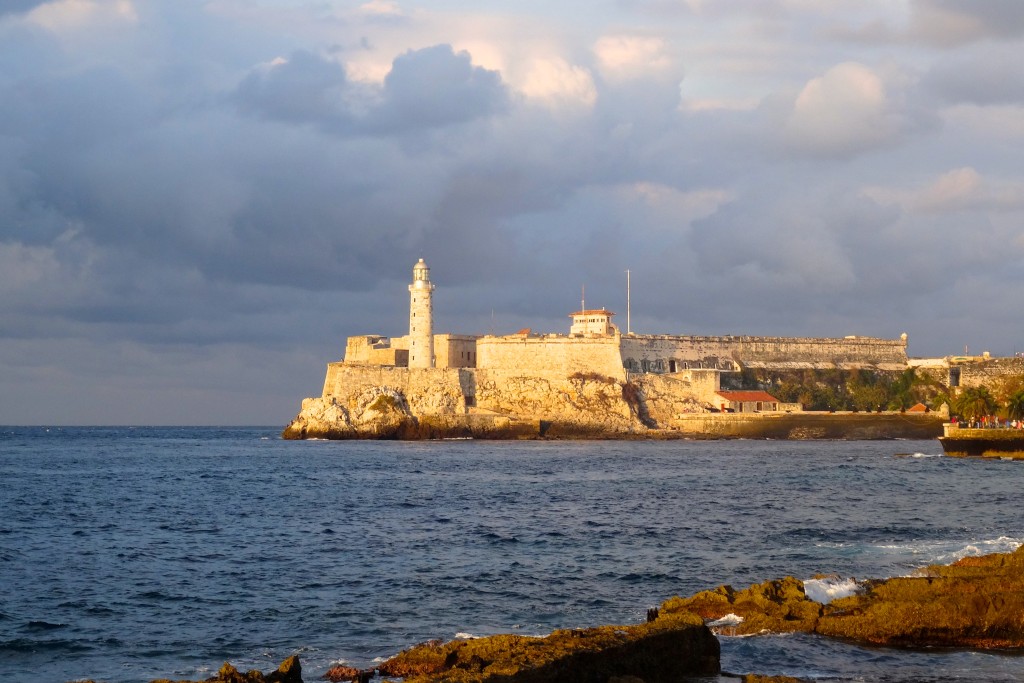 Blick vom Malecón auf das Castillo de los Tres Reyes del Morro