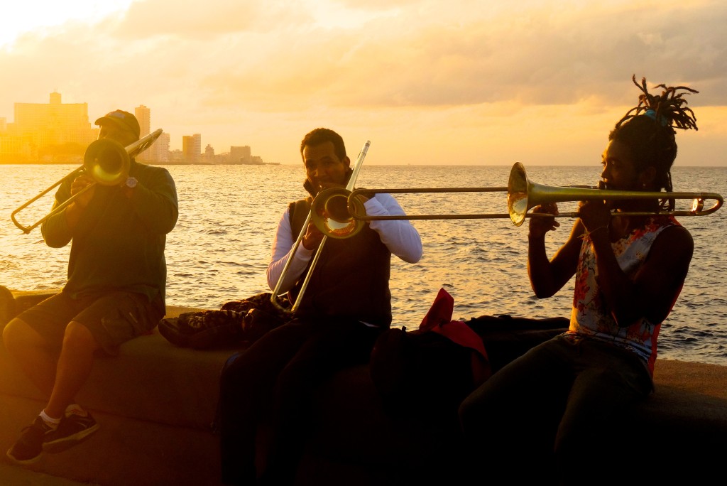 Abschied von Havannas Malecón: Abendstimmung und Musik 