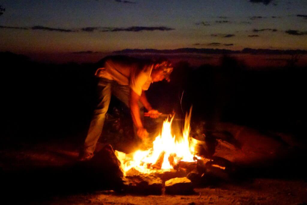 Lagerfeuer in Kubu Island