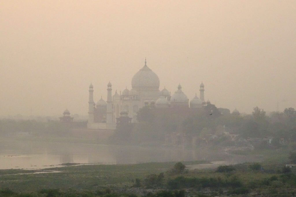 Taj Mahal im Morgendunst