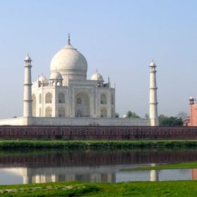 Taj Mahal von der anderen Seite des Yamuna