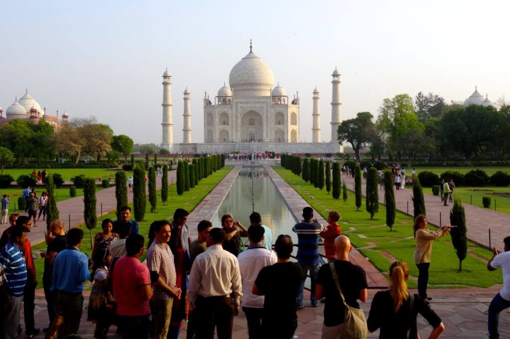 Taj Mahal, Gedränge vor der bekanntesten Perspektive.