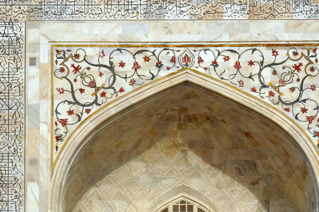 Details am Taj Mahal, zum Teil wurde mit Edelsteinen gearbeitet