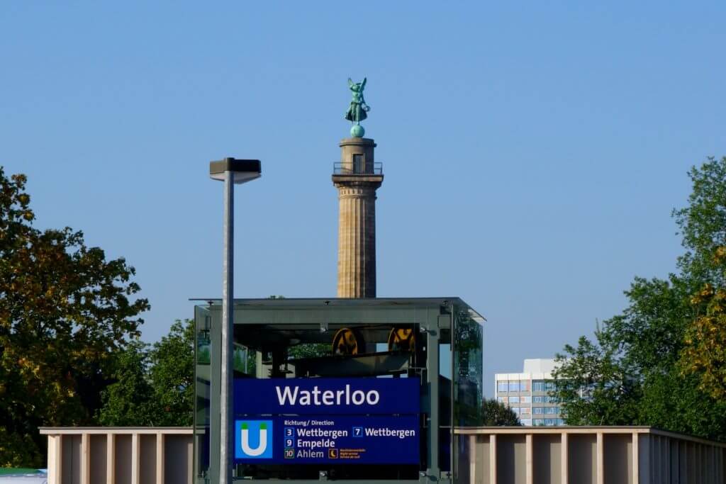 Sehenswürdigkeiten in Hannover: Waterloosäule und U-Bahn-Station Waterloo