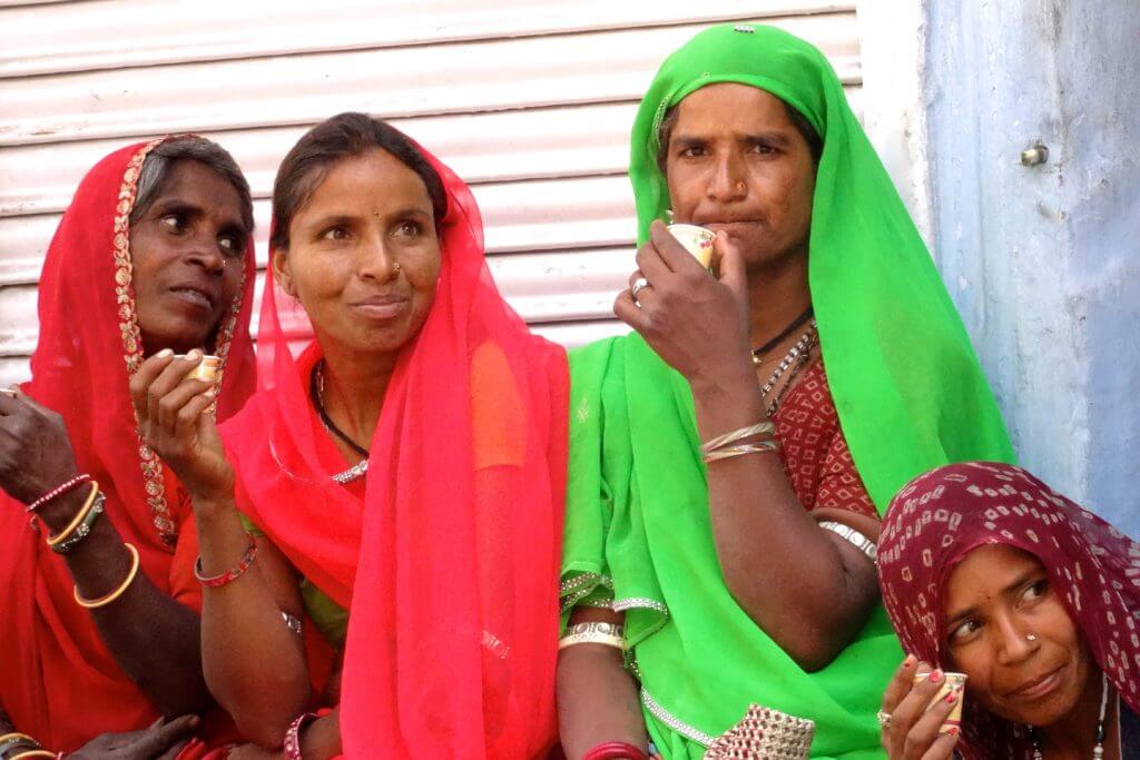Kultur in Indien, Inderinnen beim Masala Chai trinken