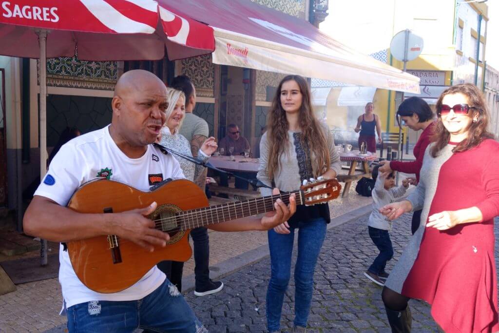 In den Straßen von Afurada. Vor der Taberna do São Pedro