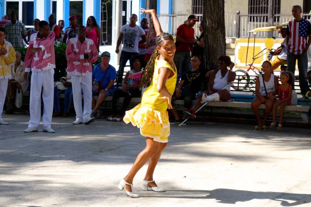 Noche Guantanamera, Tänzerin im Parque Martí von Guantánamo