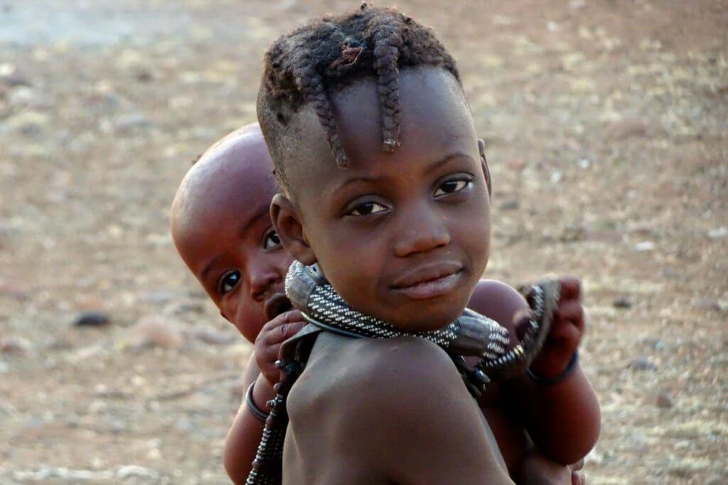 Jahresrückblick Reiseblog Groovy Planet, Himba-Kinder im Norden Namibias