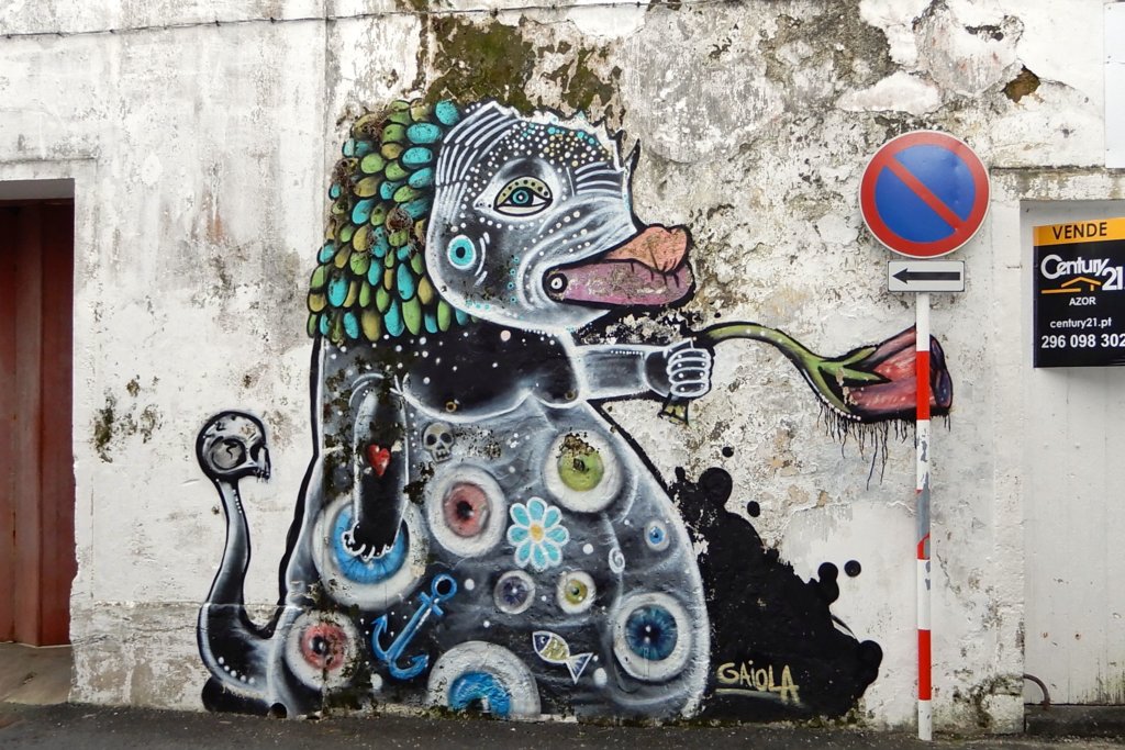 Street Art in Ponta Delgada. Kunstwerk von Gaiola aus Coimbra.