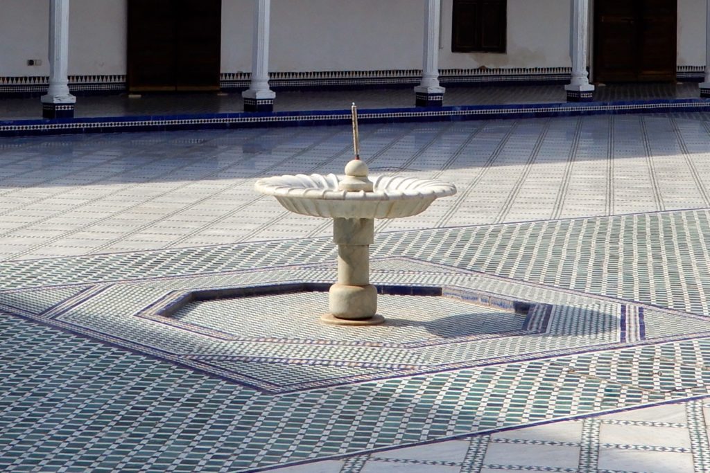 Bahia Palast, Marrakesch. Verbindung des Elements Wasser mit der Architektur. 