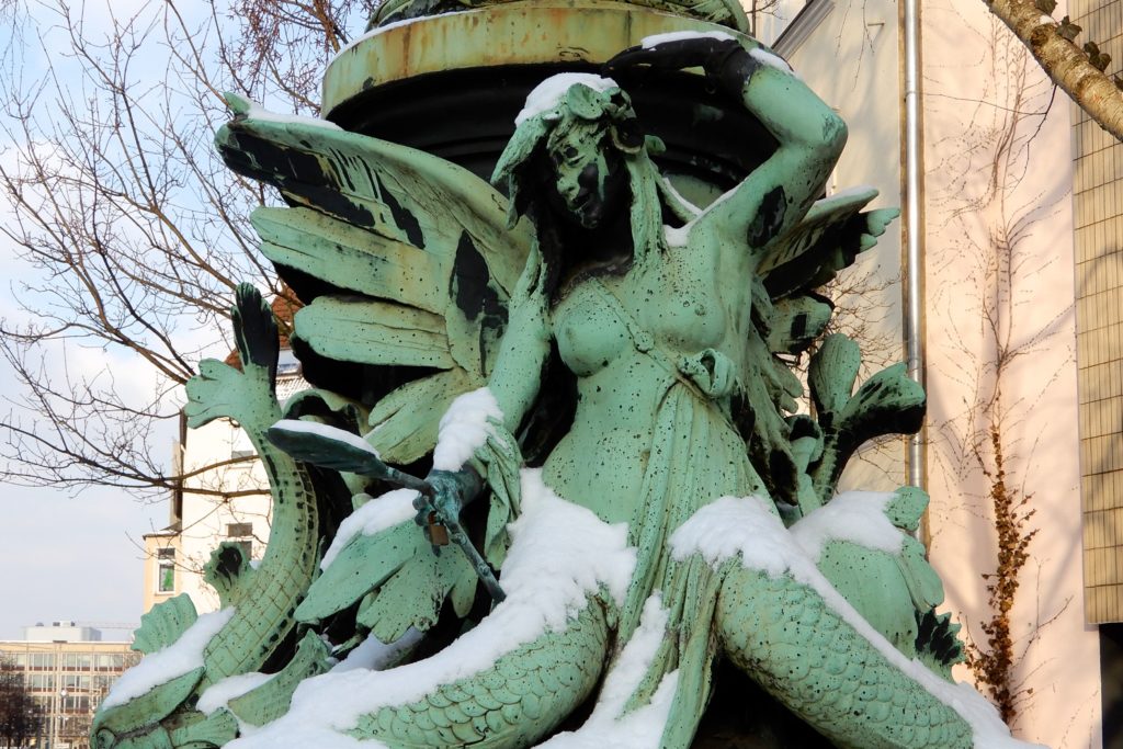 Meerjungfrau auf der Königsworther Brücke, Calenberger Neustadt, Hannover.