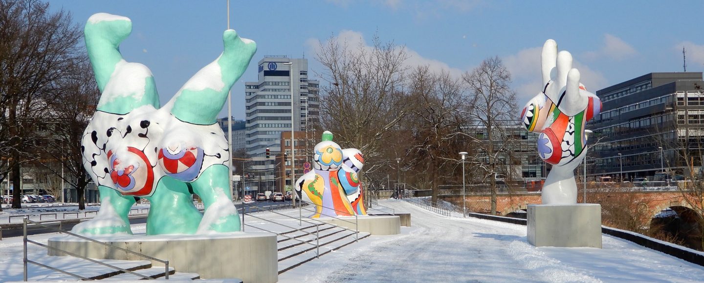 Nanas von Niki de Saint Phalle am Leineufer, Hannover.