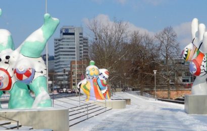 Nanas von Niki de Saint Phalle am Leineufer, Hannover.