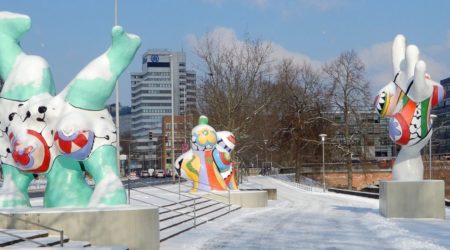 Nanas von Niki de Saint Phalle am Leineufer, Hannover.