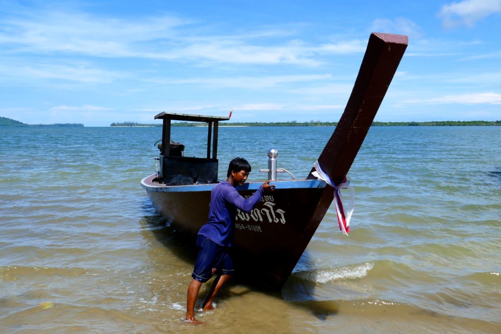 Koh Phra Thong. Vorbereitung für die Überfahrt mit dem Boot.