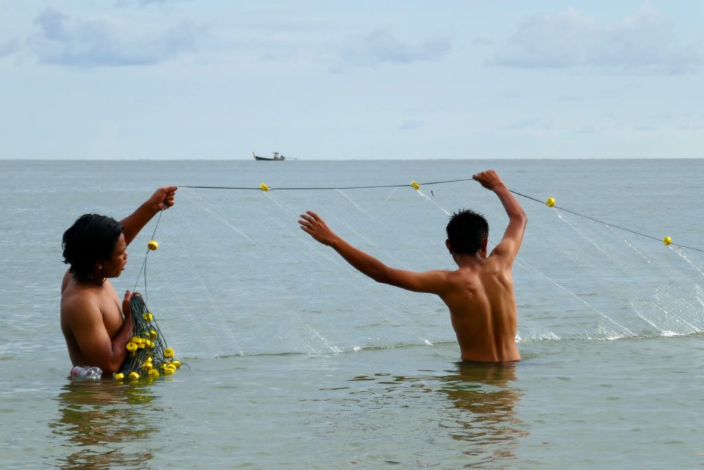 Koh Phra Thong: Moken beim Fischfang.