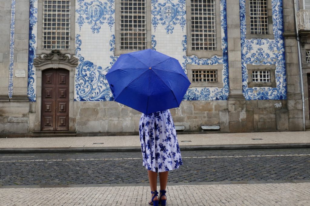 Azulejos in Porto, hier die Igreja do Carmo.