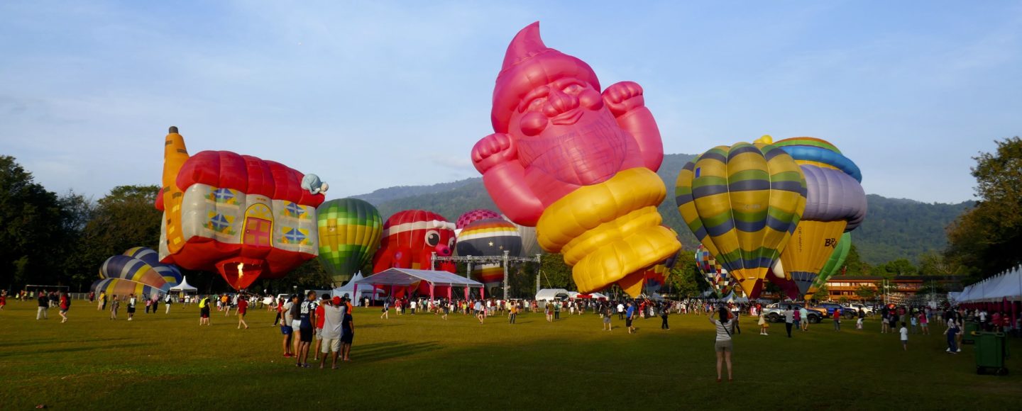 Penang Hot Air Balloon Fiesta. Heißluftballons in George Town, Malaysia.