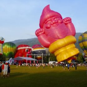 Penang Hot Air Balloon Fiesta. Heißluftballons in George Town, Malaysia.