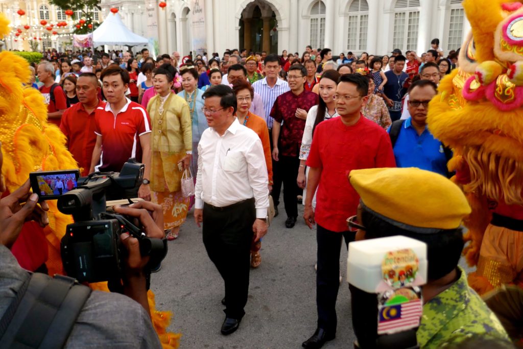 Chap Goh Meh, chinesischer Valentinstag in George Town, Malaysia. Eintreffen des Ministerpräsidenten von Penang, Chow Kon Yeow.