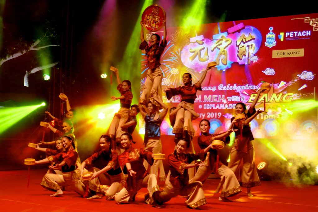 Chap Goh Meh, chinesischer Valentinstag in George Town, Malaysia. Tänzerinnen und Tänzer.
