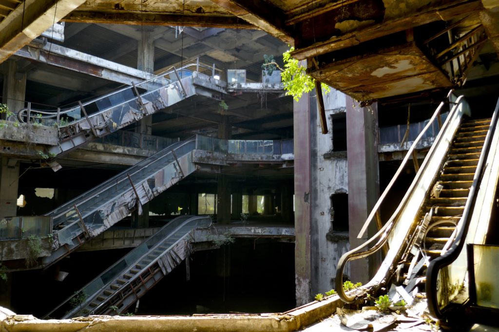 New World Mall, Lost Place in Bangkok. Blick ins Innere des ehemaligen Kaufhauses.