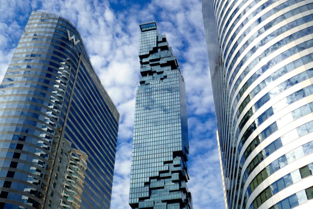 "Verpixelte" Strukturen am MahaNakhon Tower in Bangkok.