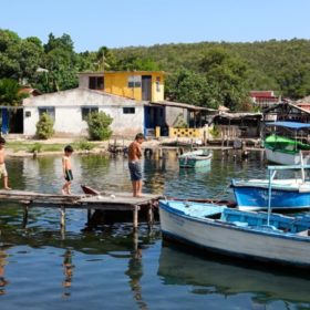 Blick auf Cayo Granma, die Santiago de Cuba vorgelagerte Insel.