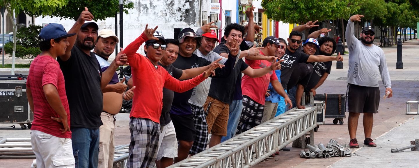 Männer bei der Arbeit in Campeche. Vorbereitungen zum Nationalfeiertag, dem Tag der Unabhängigkeit.