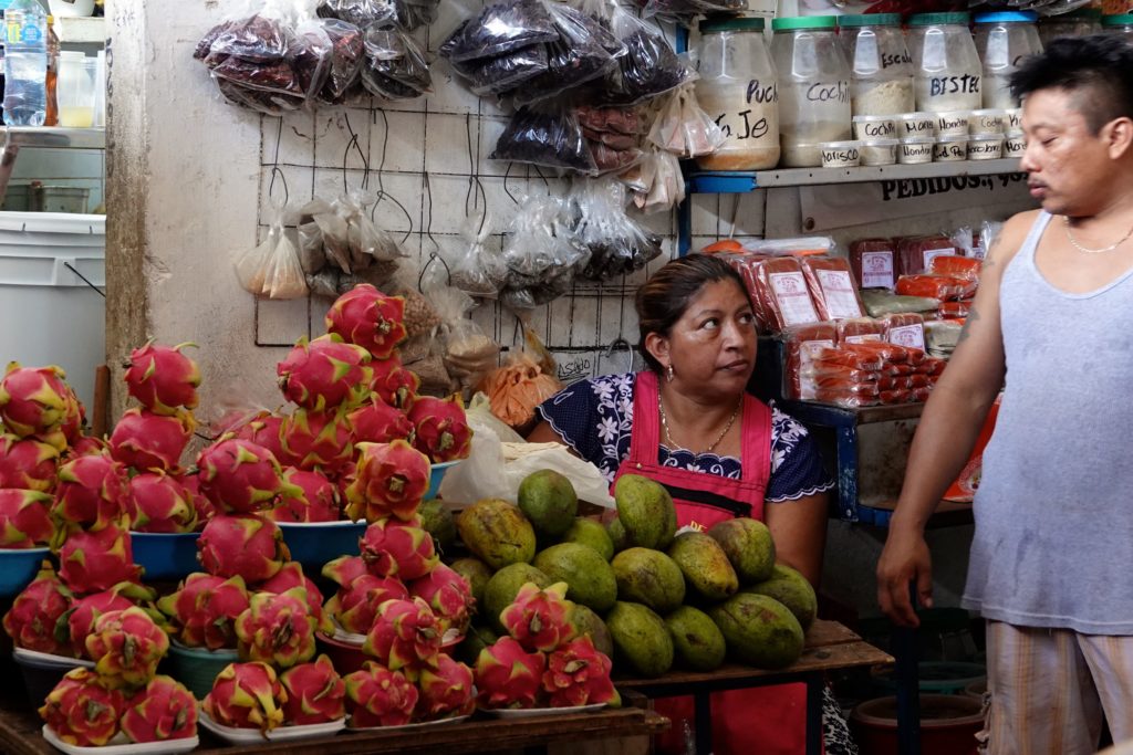 Pitayas auf dem Markt im mexikanischen Campeche.