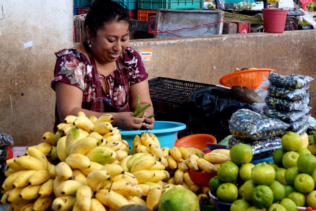 Gelbe Bananen und anderes Obst auf dem Mercado Pedro Sainz de Baranda in Campeche.