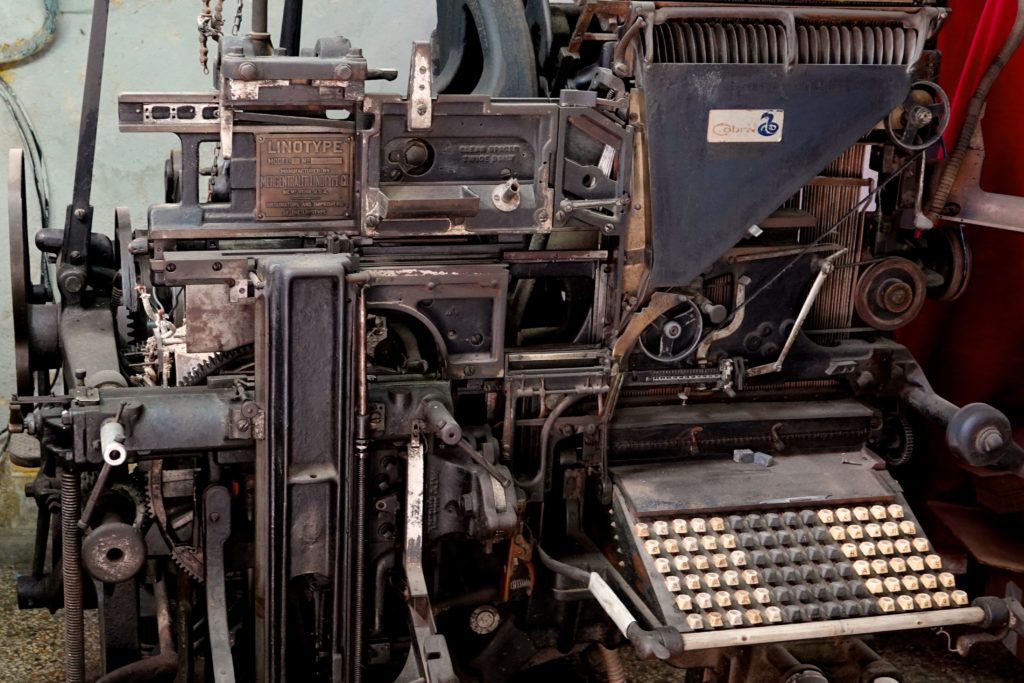 Setzmaschine Linotype 8 in Havannas Chinatown.