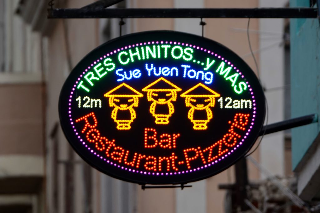 Schild des Restaurants Sue Yuen Tong los 3chinitos, Chinatown, Havanna.