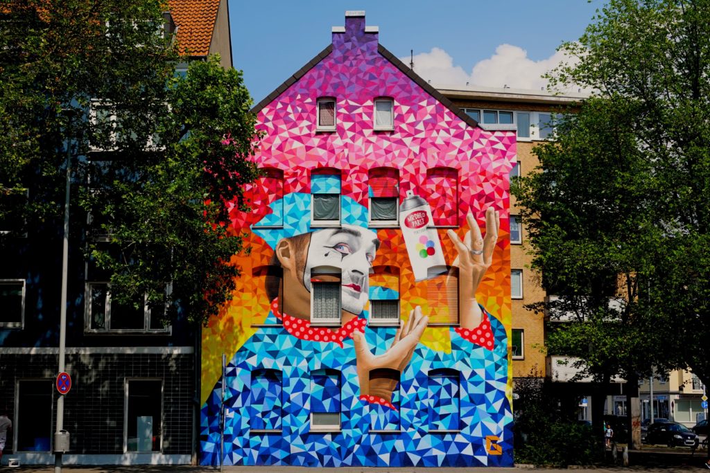 Buntes Hannover: Clown-Mural der portugiesischen Künstler Mr. Dheo und Pariz One.