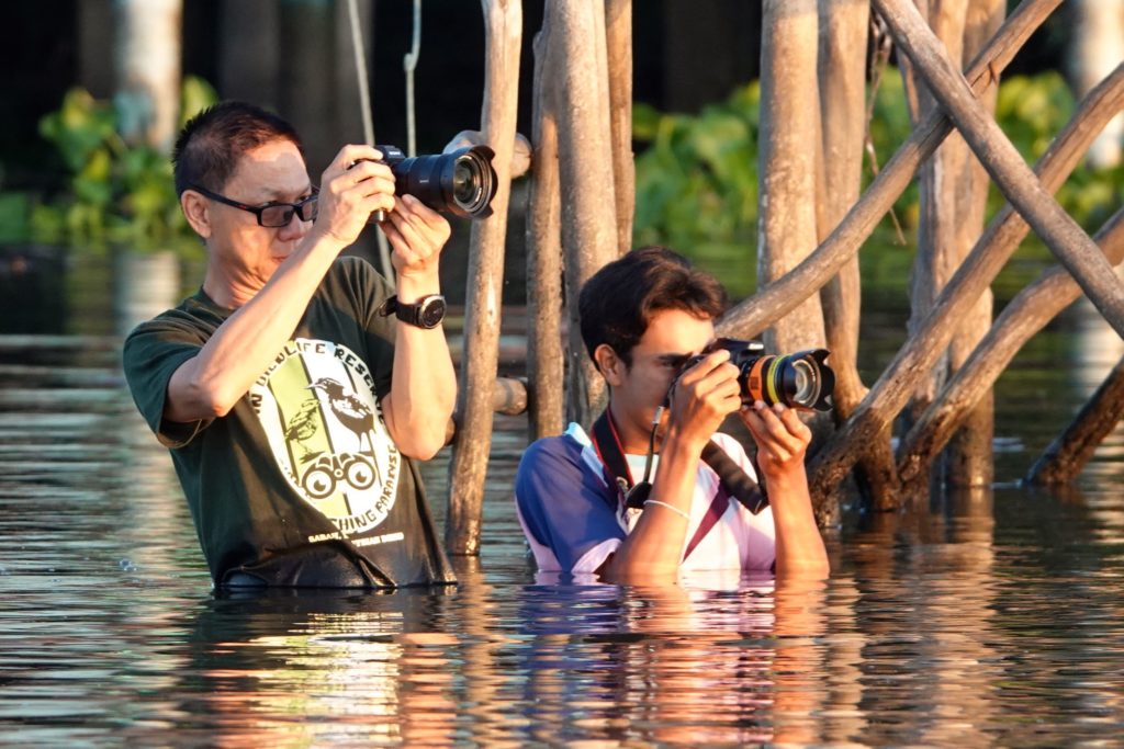 Thale Noi im Süden Thailands: Zwei Fotografen zeigen vollen Einsatz .