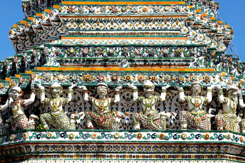 Details am Wat Arun, Bangkoks Tempel der Morgenröte.
