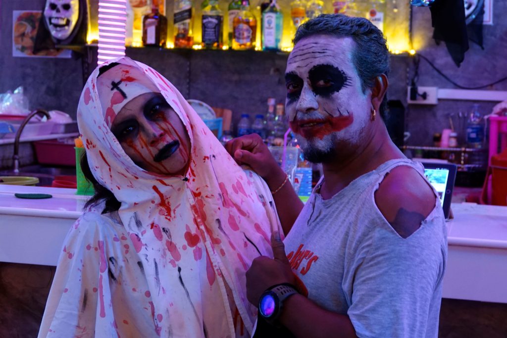 Halloween in Phuket: Gruselige Gäste in Patongs Bangla Road