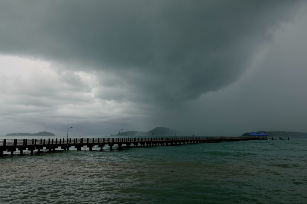 Rawai Pier, kurz vor dem großen Regen.