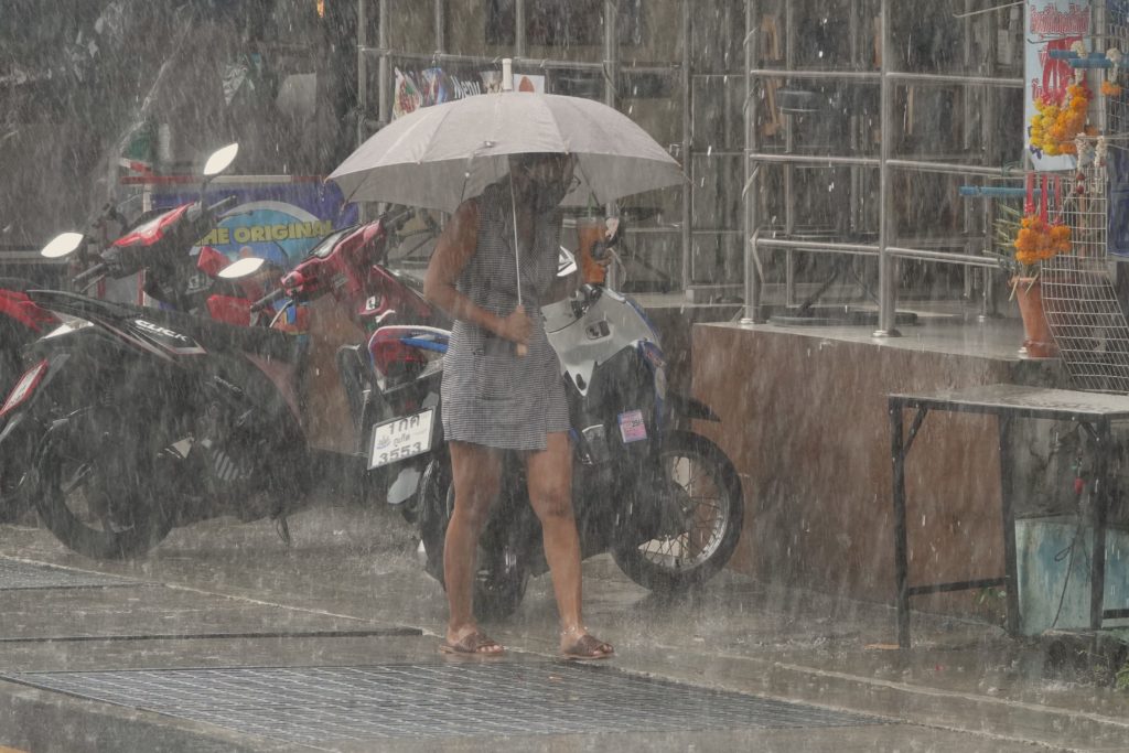 Regenzeit in Phuket: Unterwegs in Patong.