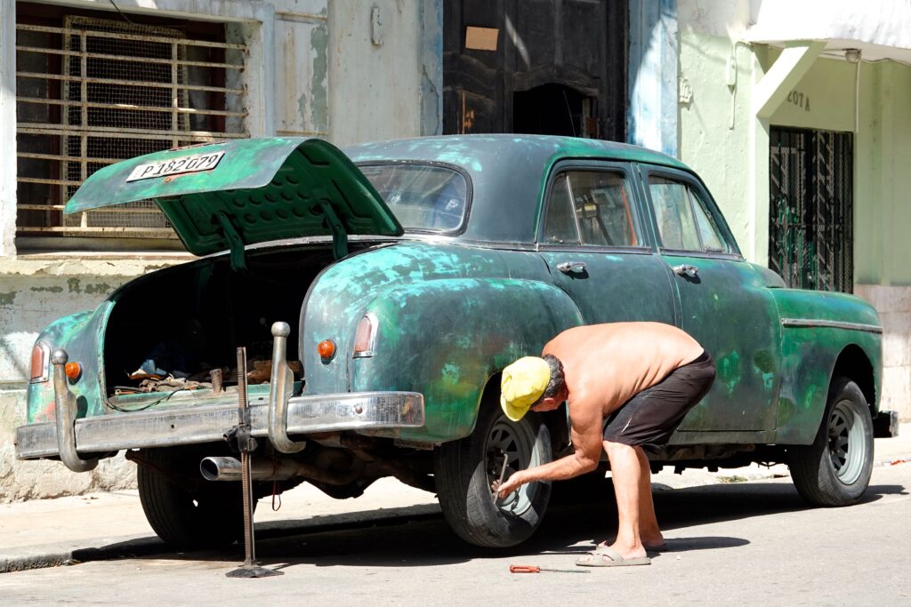 Havanna: Alte Autos machen viel Arbeit.